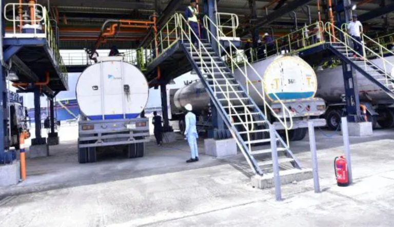 Fuel Depot Prices Drop to N880.5/Litre Across Nigeria