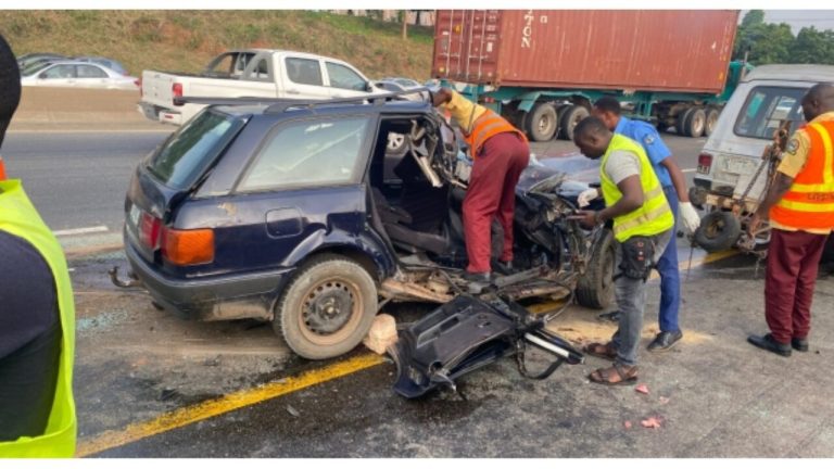 Tragedy As UK Returnee Travelling For Wedding Dies In Lagos-Ibadan Expressway Crash